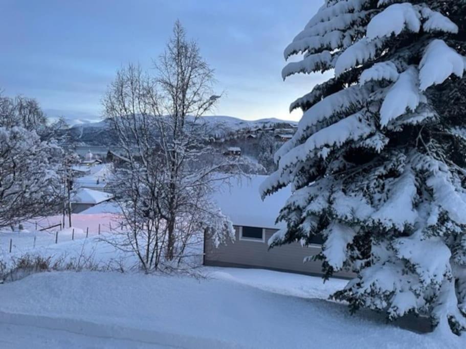 House With Garage In Central Lyngen Lyngseidet ภายนอก รูปภาพ