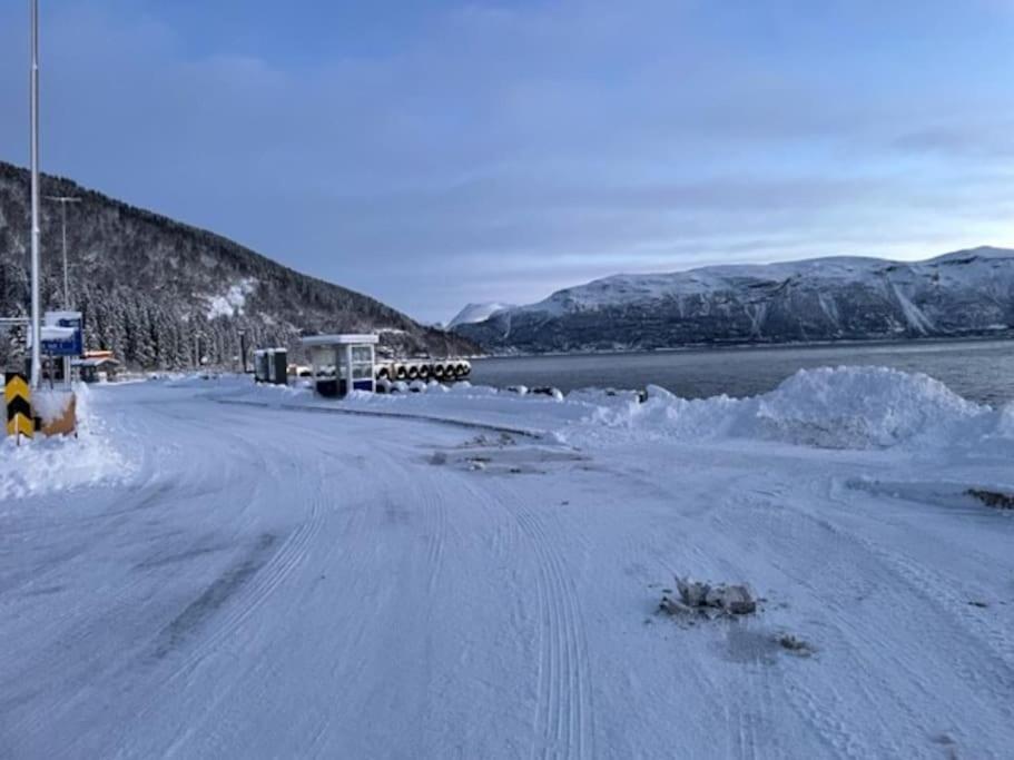 House With Garage In Central Lyngen Lyngseidet ภายนอก รูปภาพ